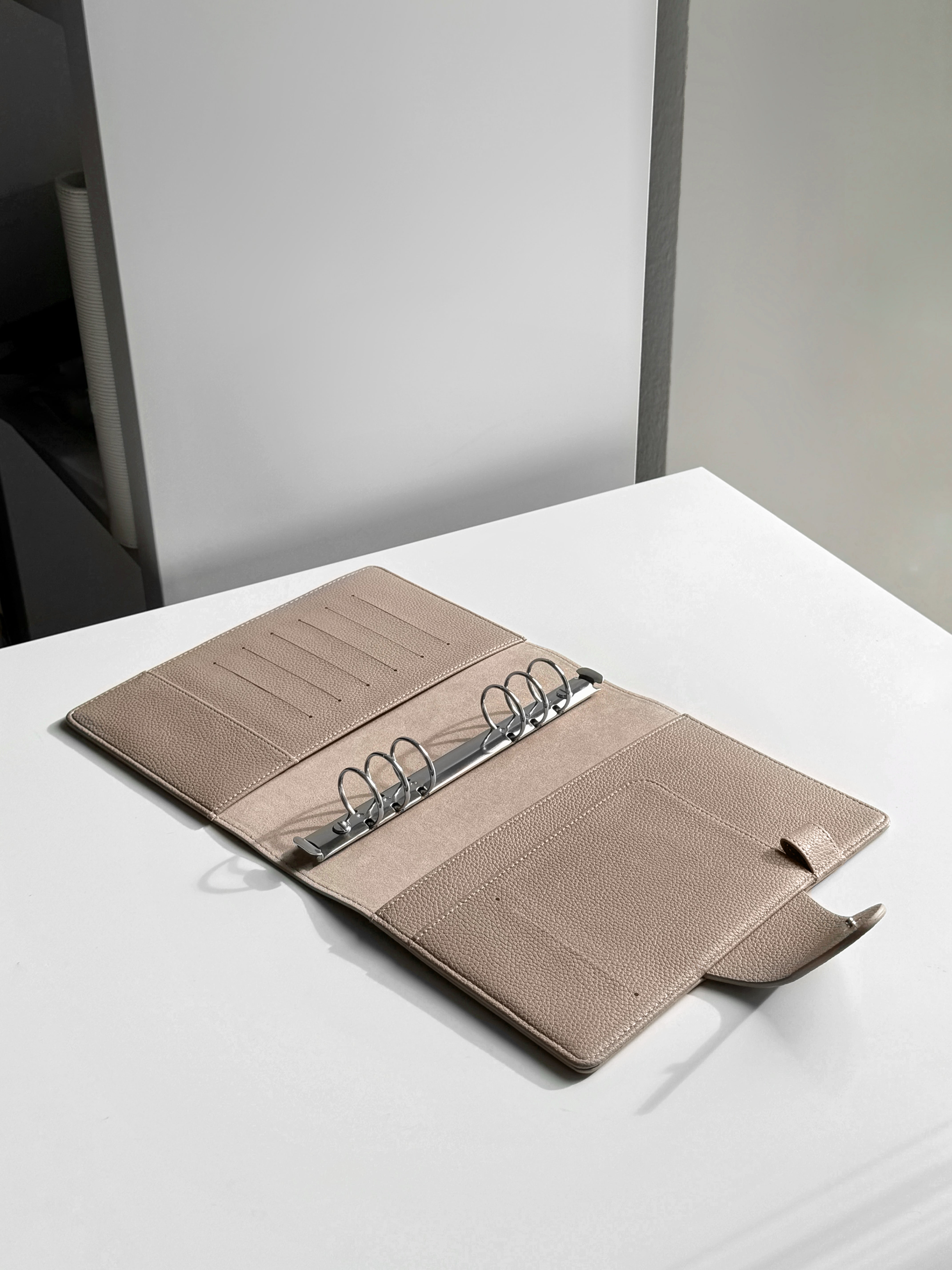 Binder A5 «Taupe Clair» (neue Edition) zum Nachfüllen | Personalisierbar